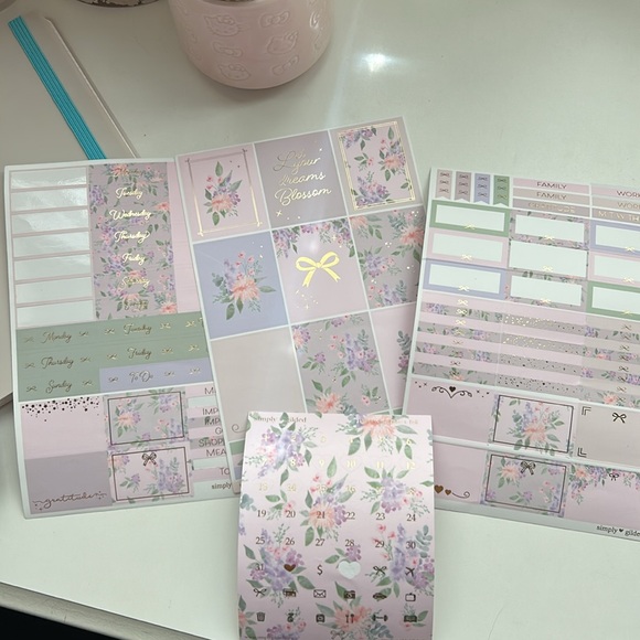 🎀Simply Gilded pretty in pink Bundle Floral B6 Travelers planner with extras 🎀 - Picture 3 of 9